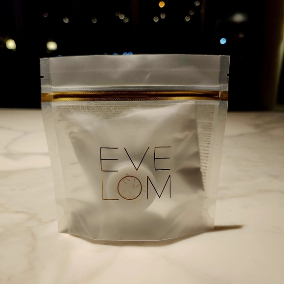 Eve Lom Essentials Travel Set - Picture 5 of 7